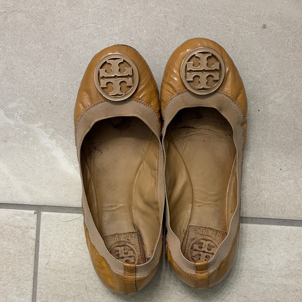 Tory Burch Caroline Nude Patent Leather Logo Ballet Flats
